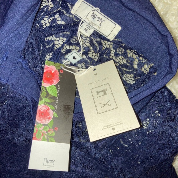 Retro Lace Dress - Picture 9 of 12